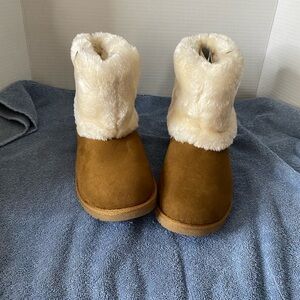 Arizona Impala Womens Fur Lined Size 9 unworn